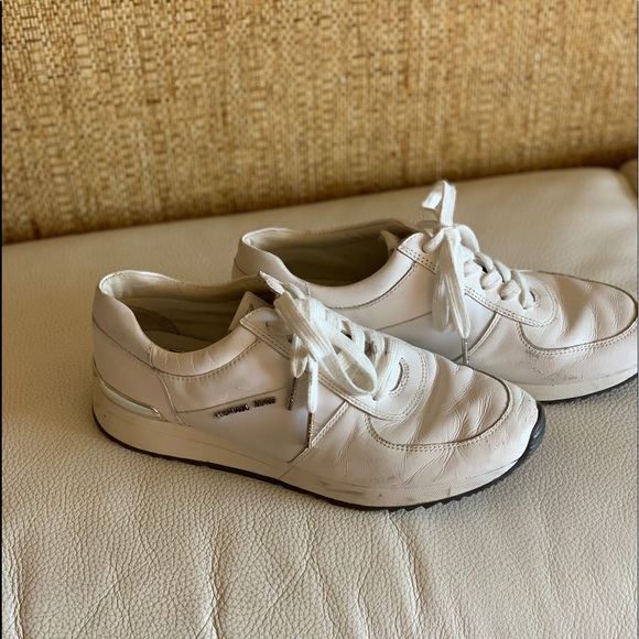 MICHAEL KORS Leather Sneakers Size 8 1/2. Metallic LOGO on the side. - Picture 11 of 13